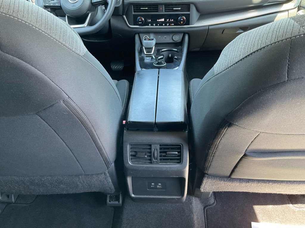 Used 2023 Nissan Rogue SV image 29