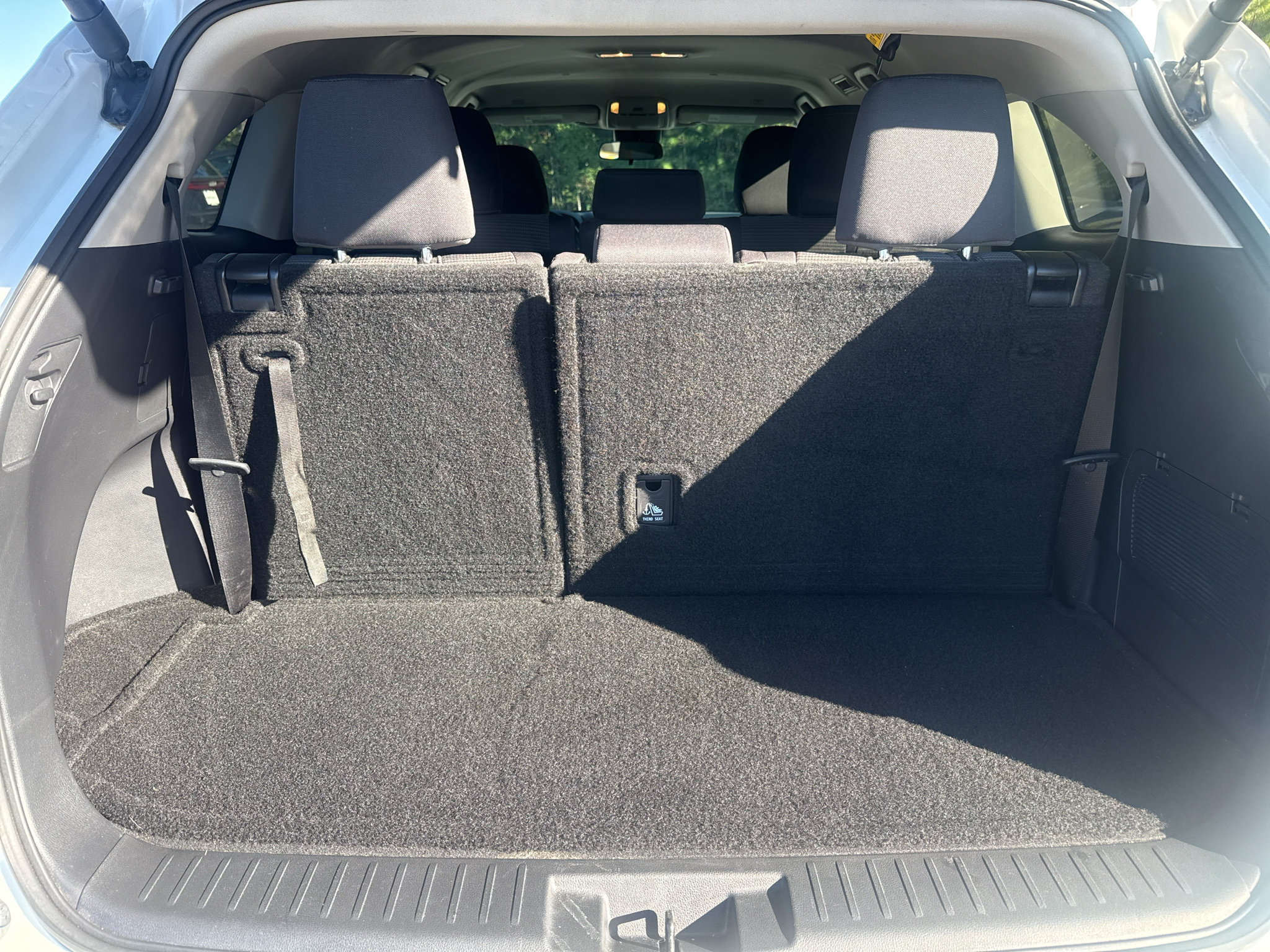 Used 2024 Toyota Highlander LE FWD image 30