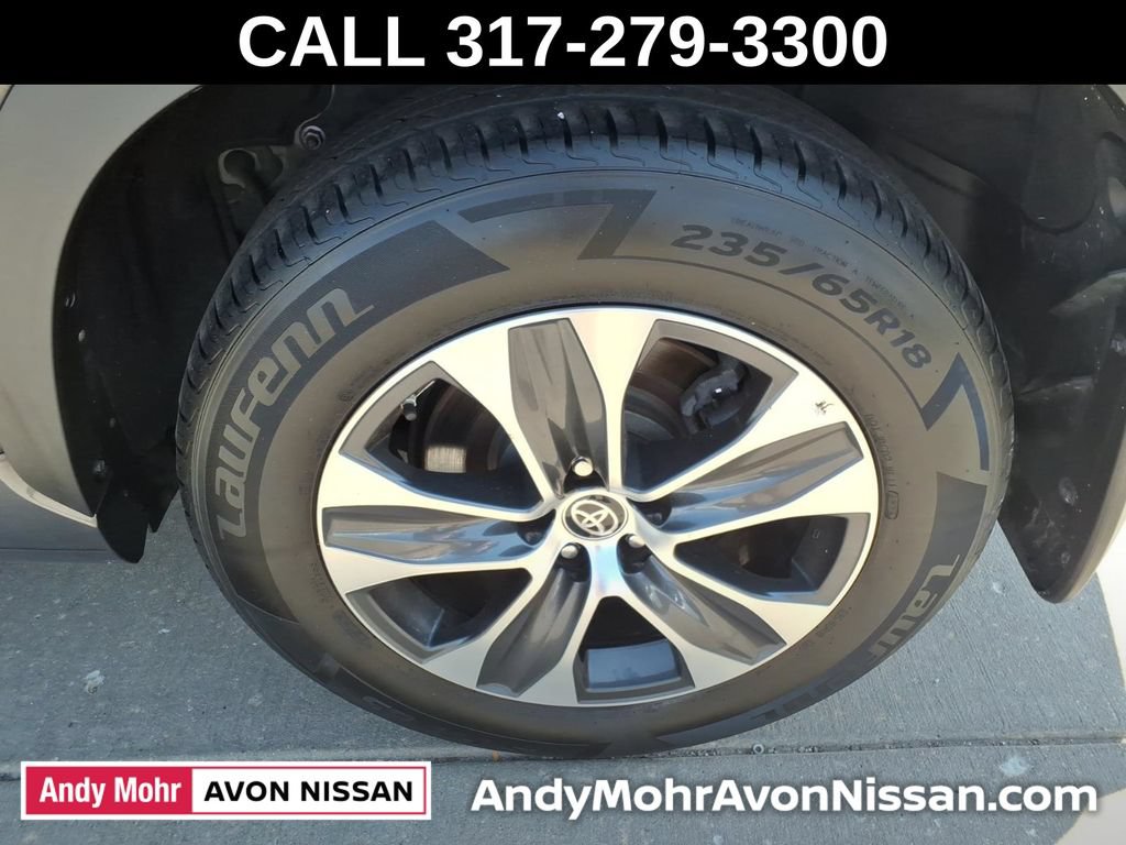 Used 2024 Toyota Highlander XLE AWD/4WD image 14