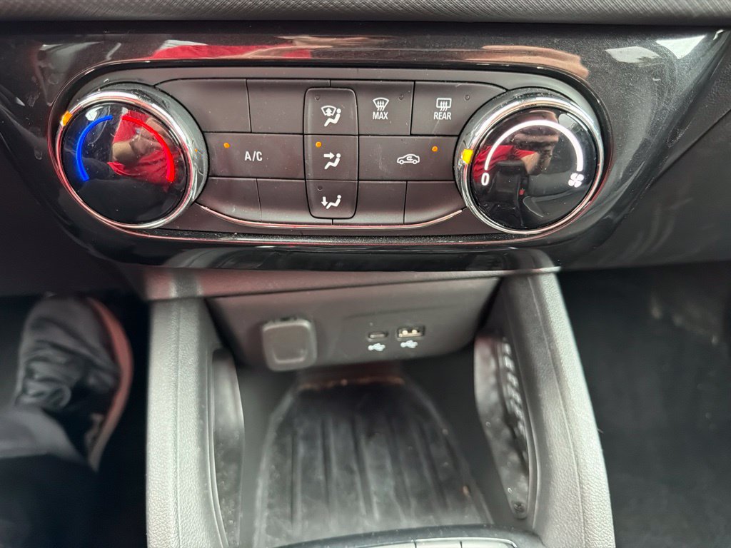 Used 2025 Chevrolet TrailBlazer LT AWD/4WD image 32