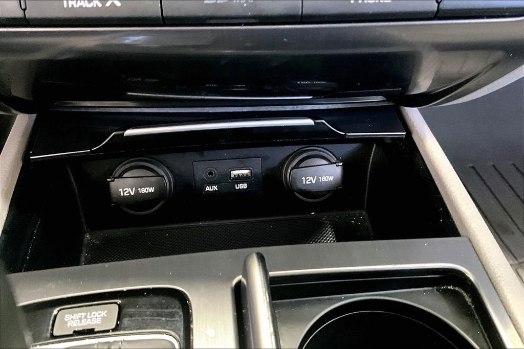 Used 2017 Genesis G80 3.8 AWD/4WD image 16