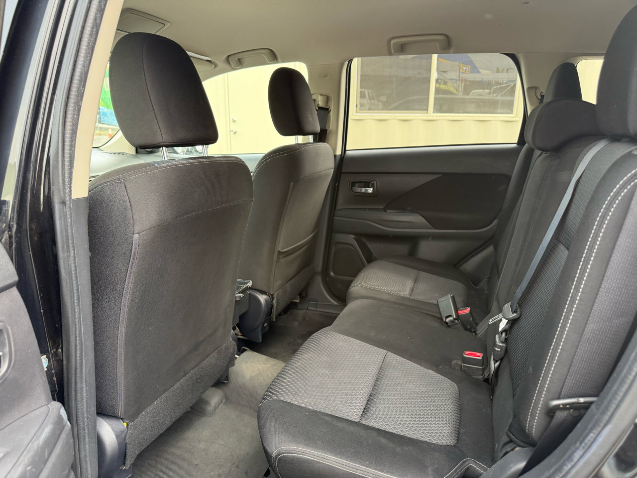 Used 2016 Mitsubishi Outlander SE image 11