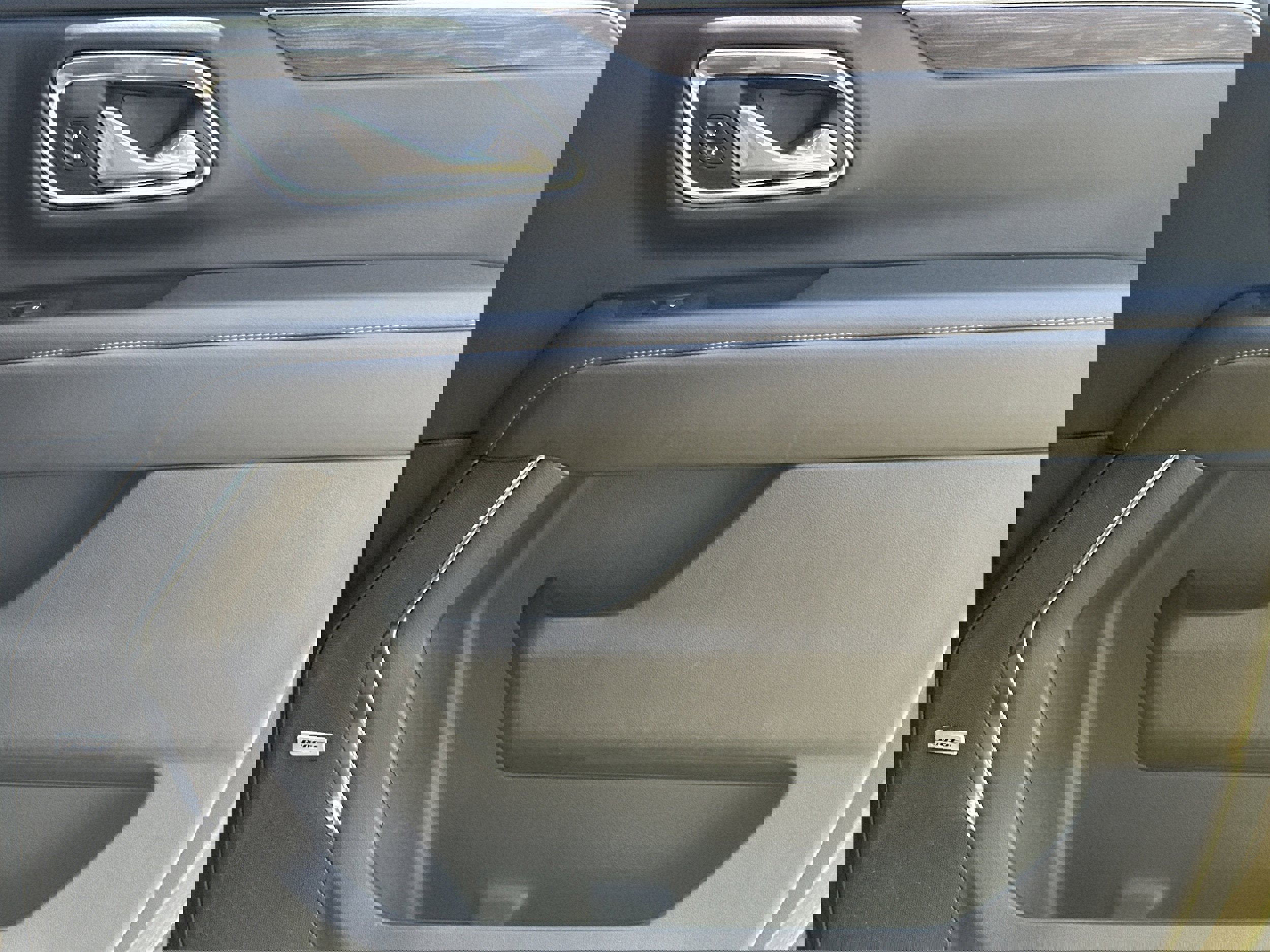 Used 2024 Chevrolet Suburban LT image 16