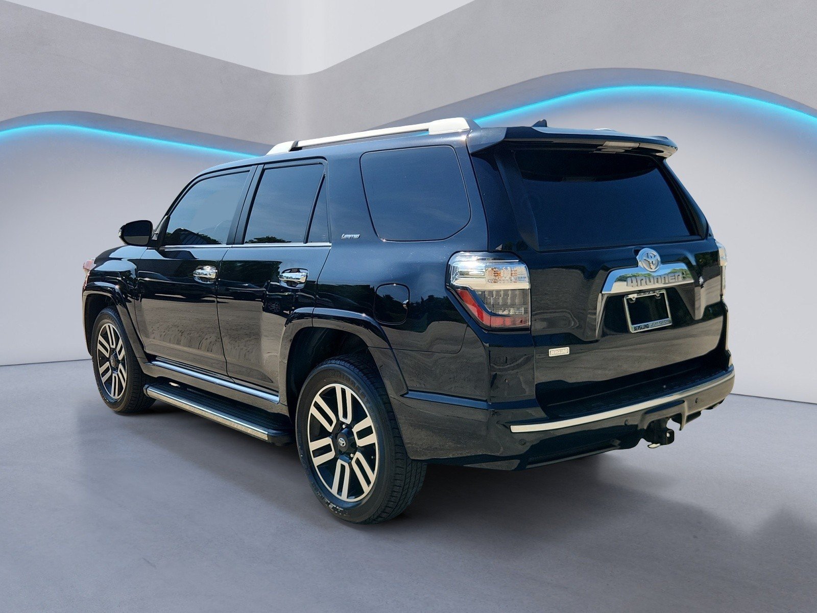 Used 2023 Toyota 4Runner Limited AWD/4WD image 5