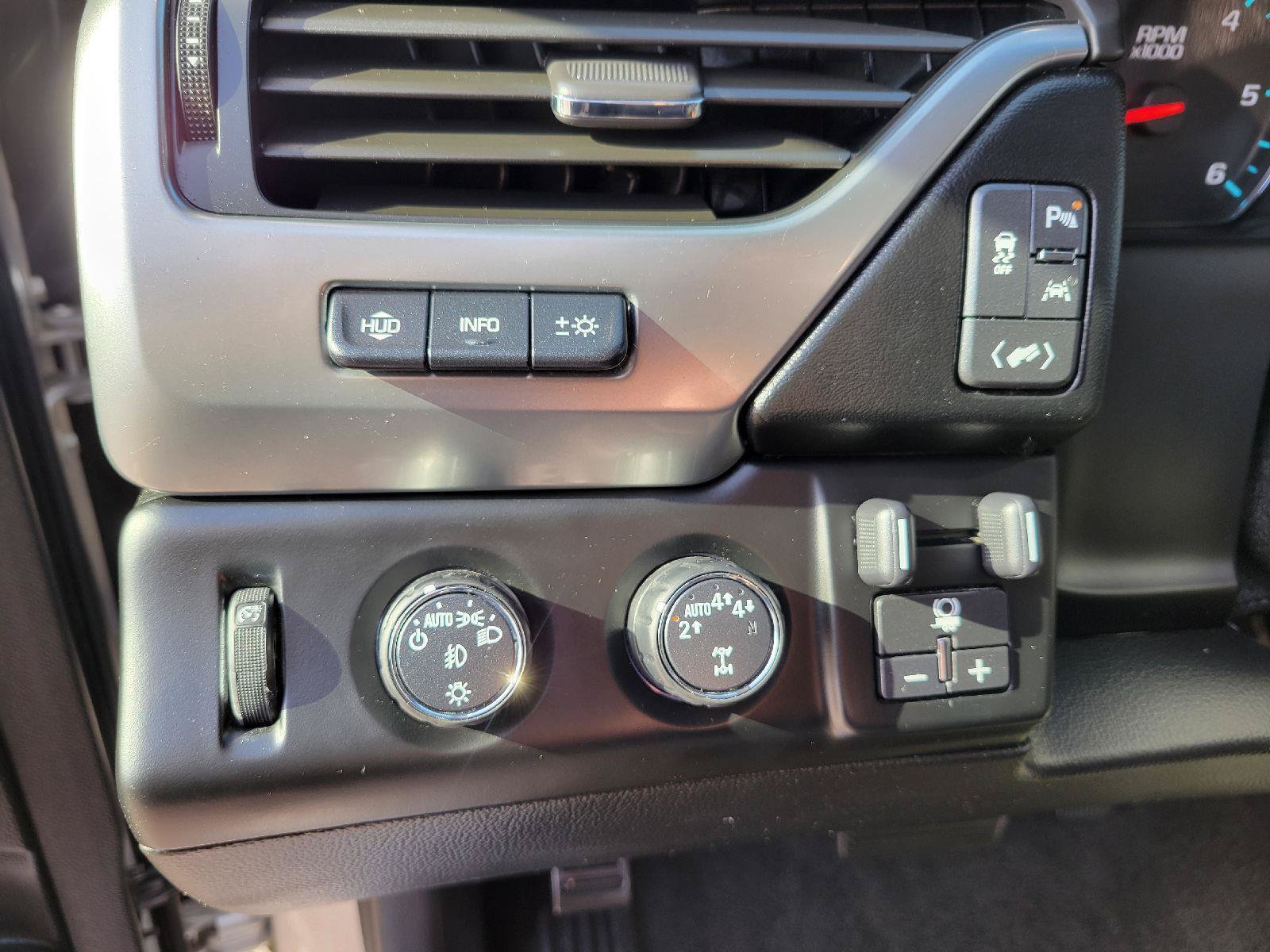 Used 2018 Chevrolet Tahoe Premier AWD/4WD image 13