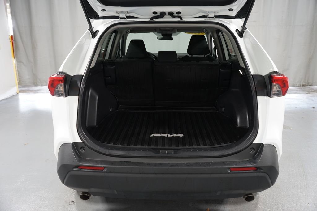Used 2022 Toyota RAV4 LE image 31