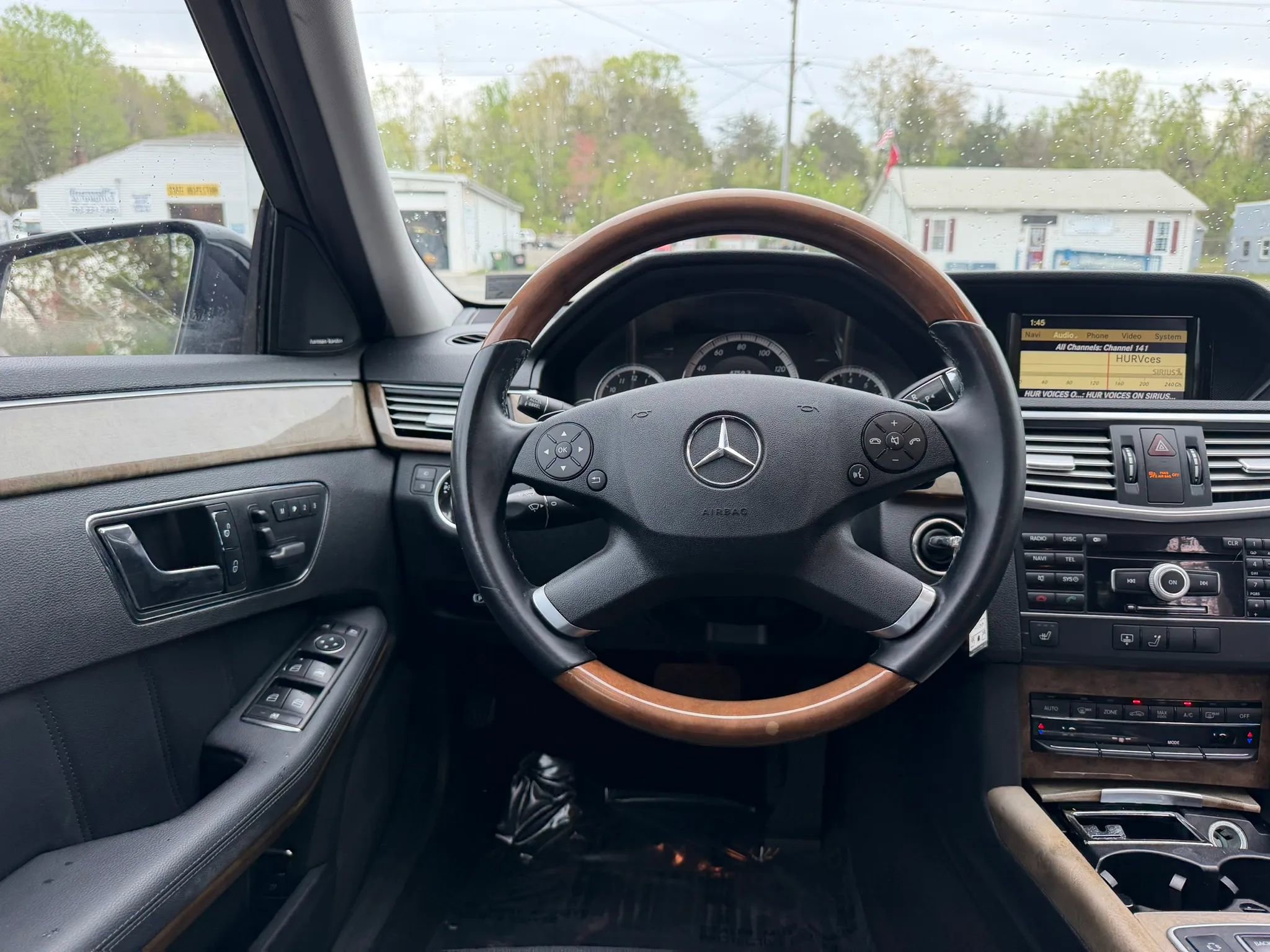 Used 2011 Mercedes-Benz E 350 4MATIC Sedan image 32