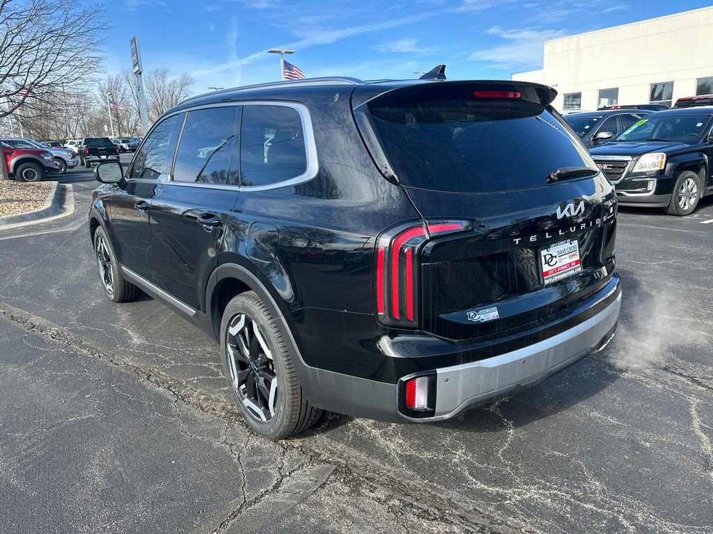 Used 2023 Kia Telluride EX w/ EX Captain's Chair Package image 10