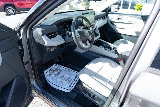 Used 2025 Ford Explorer Active w/ Active Comfort Package AWD/4WD image 14