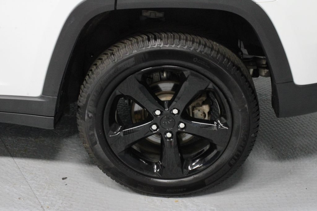 Used 2023 Jeep Grand Cherokee Altitude AWD/4WD image 18