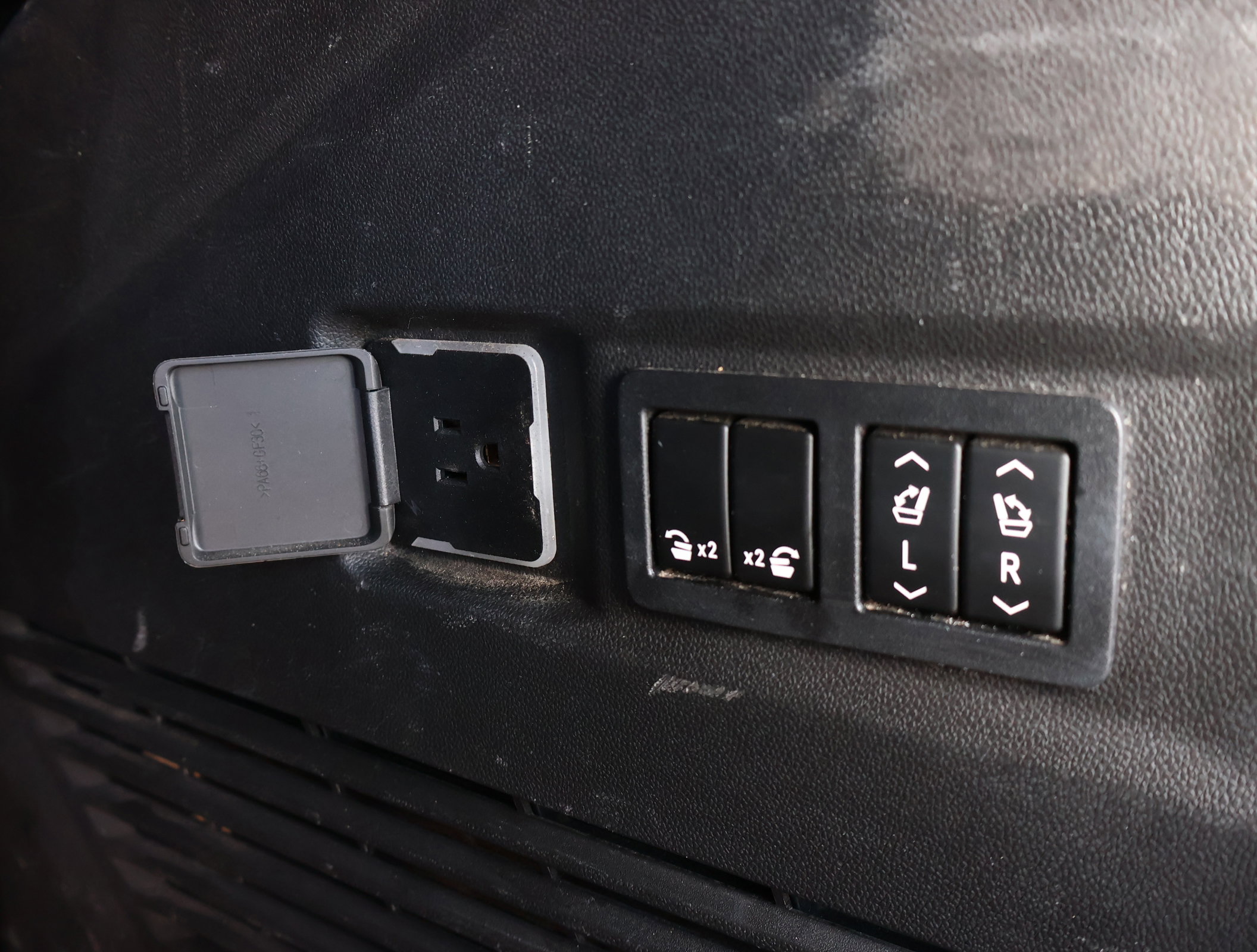 Used 2021 Chevrolet Tahoe High Country image 29