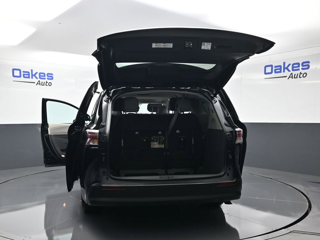 Used 2024 Toyota Sienna XLE image 58