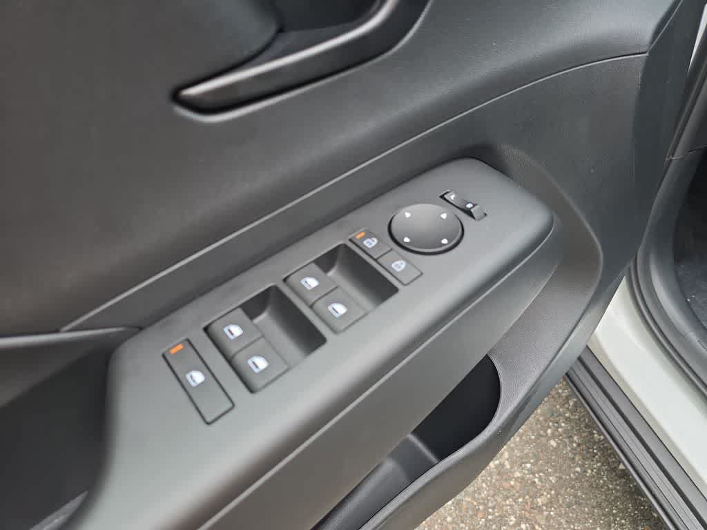 New 2027 Hyundai Kona SE FWD image 17