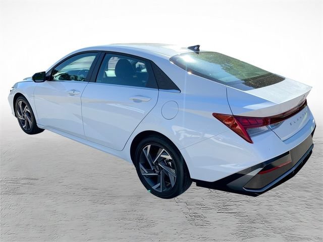Certified 2025 Hyundai Elantra SEL FWD image 5