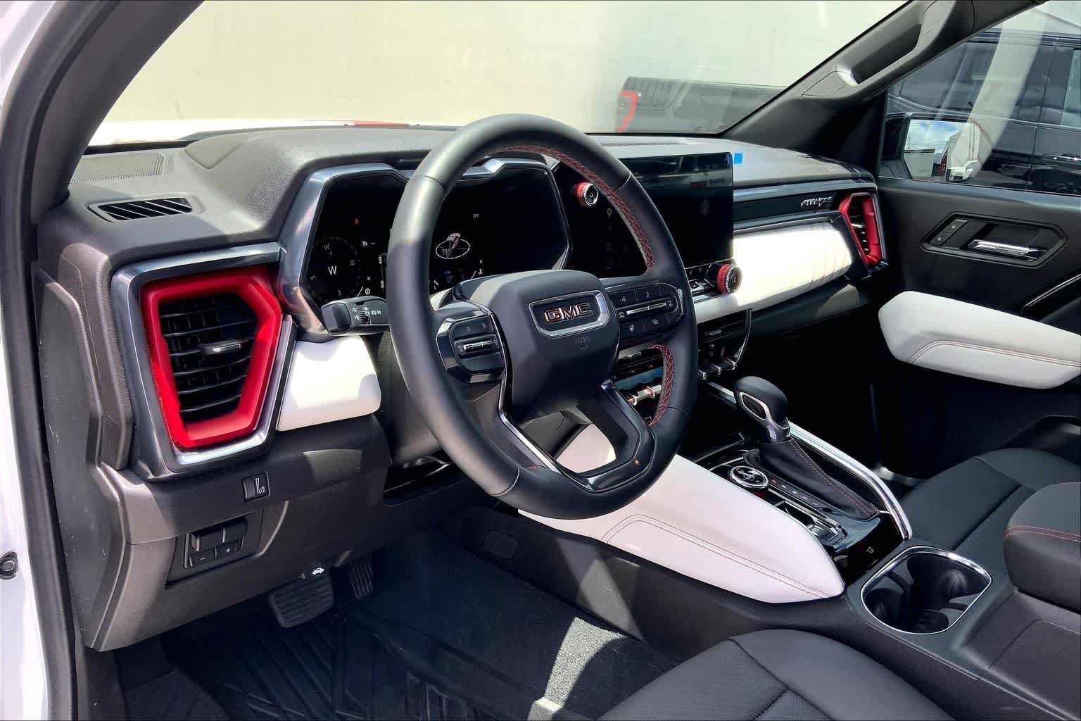 Used 2025 GMC Canyon AT4 w/ AT4X Package AWD/4WD image 2