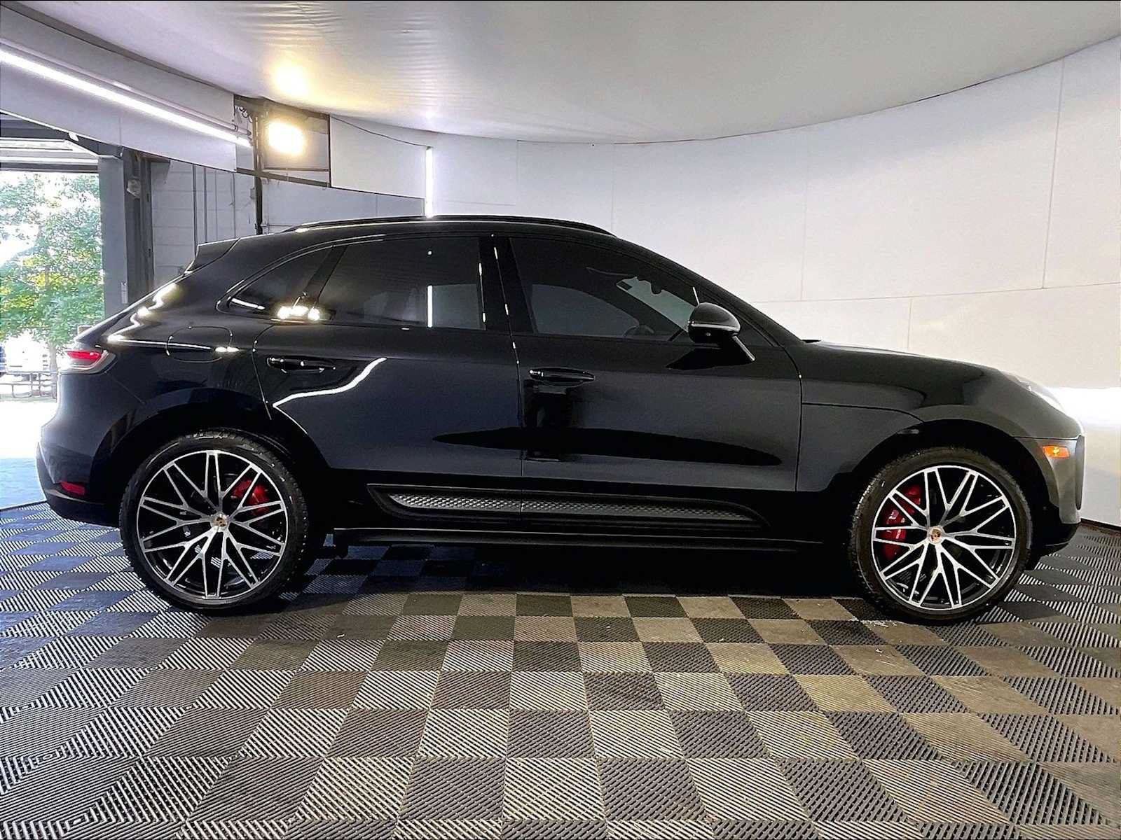Certified 2024 Porsche Macan S AWD/4WD image 8