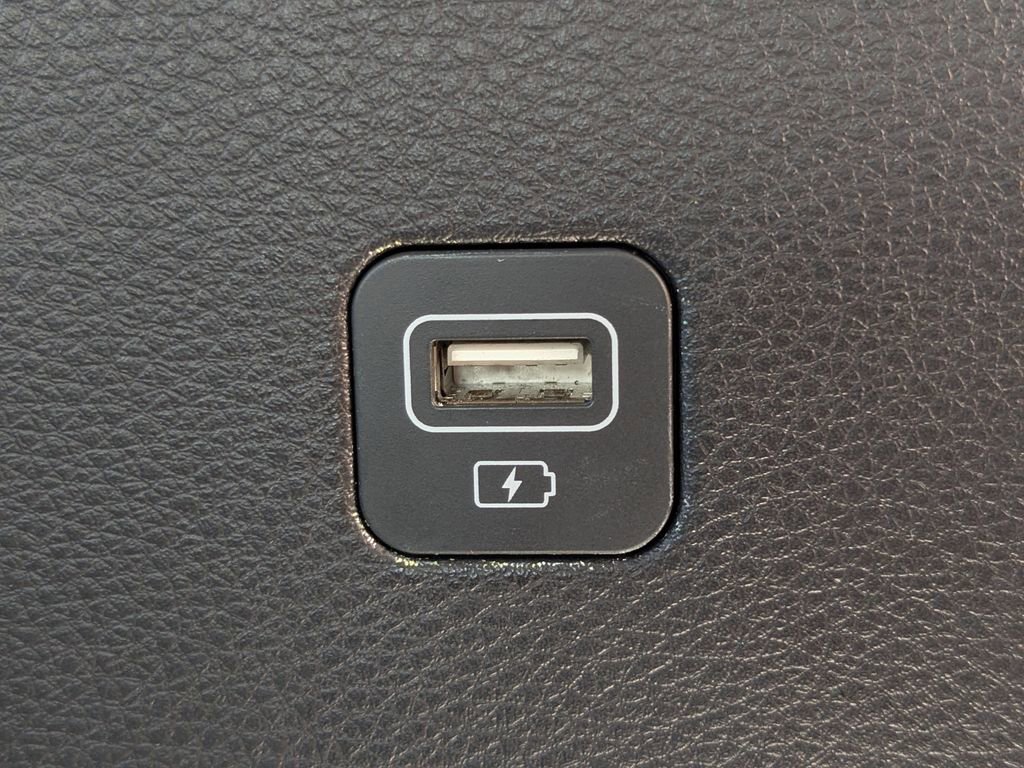 Used 2024 Kia Carnival LX image 15