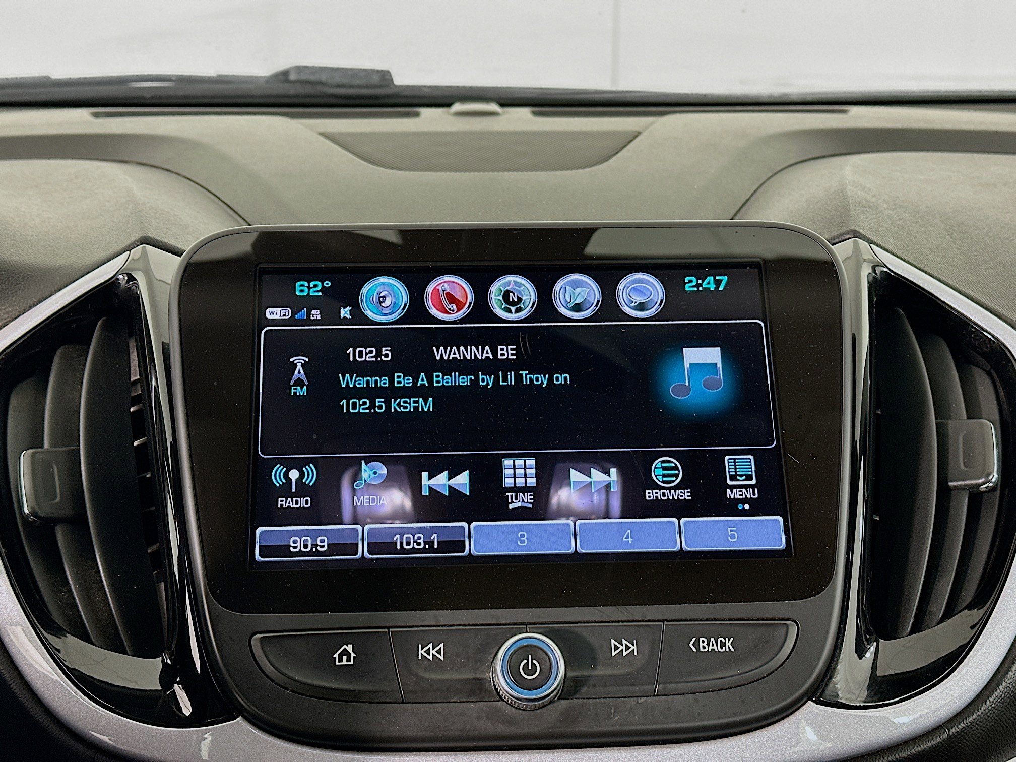 Used 2018 Chevrolet Volt LT image 19