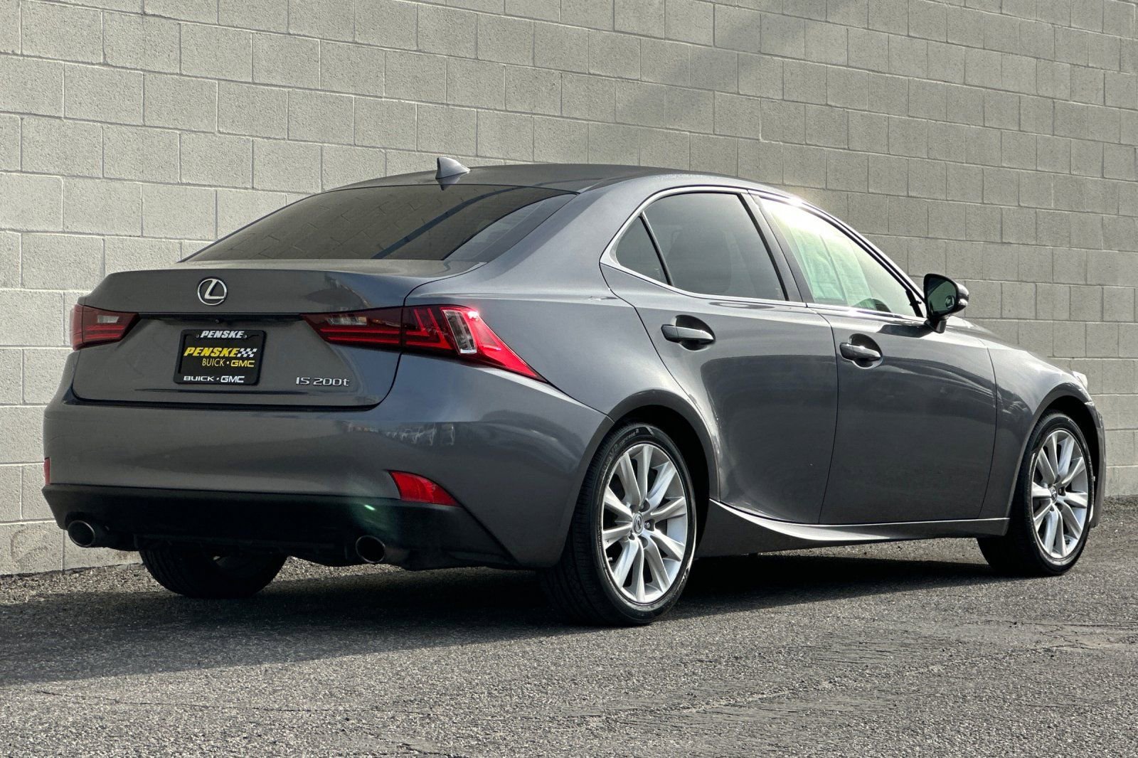 Used 2016 Lexus IS 200t image 4