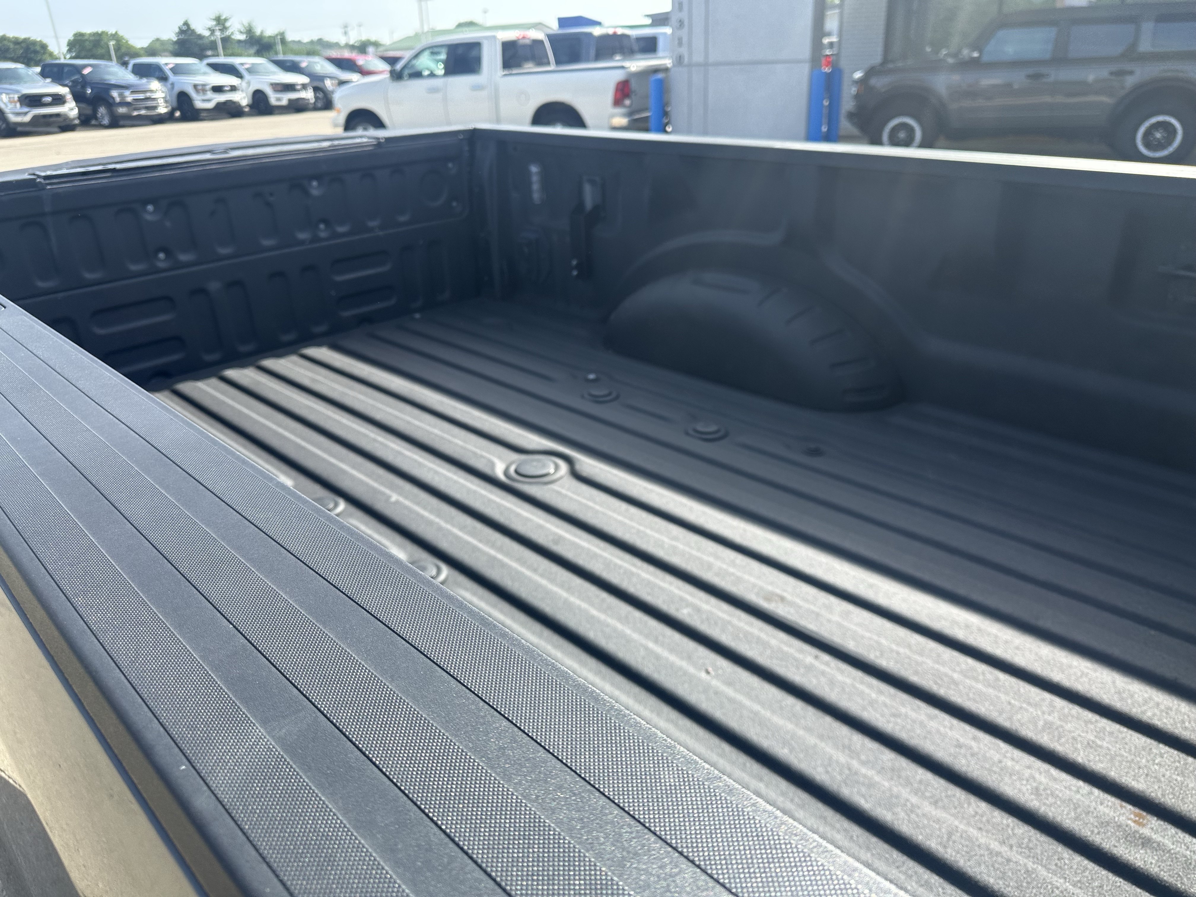 Used 2022 Ford F350 Platinum AWD/4WD image 5