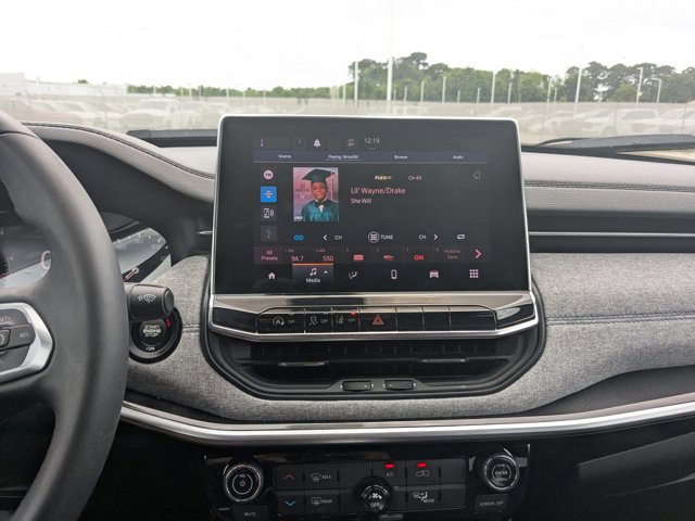 Used 2018 Jeep Compass Limited w/ Navigation Group FWD image 12