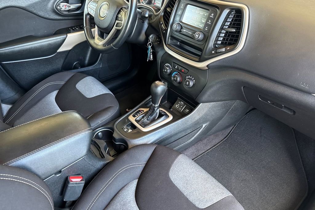 Used 2017 Jeep Cherokee Altitude image 13