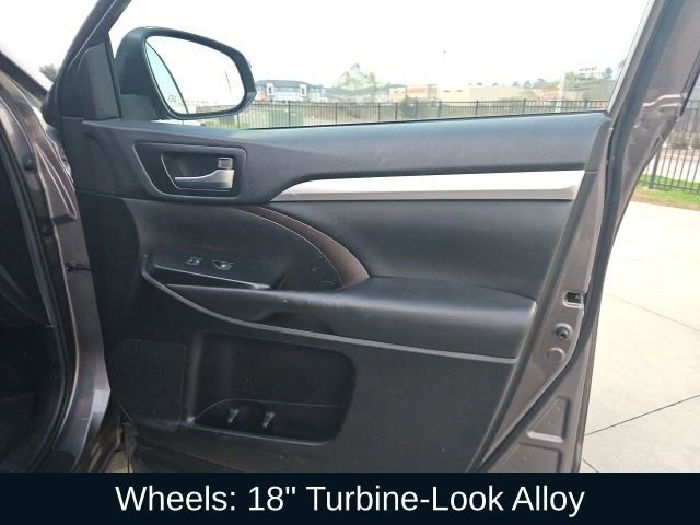 Used 2019 Toyota Highlander XLE image 27