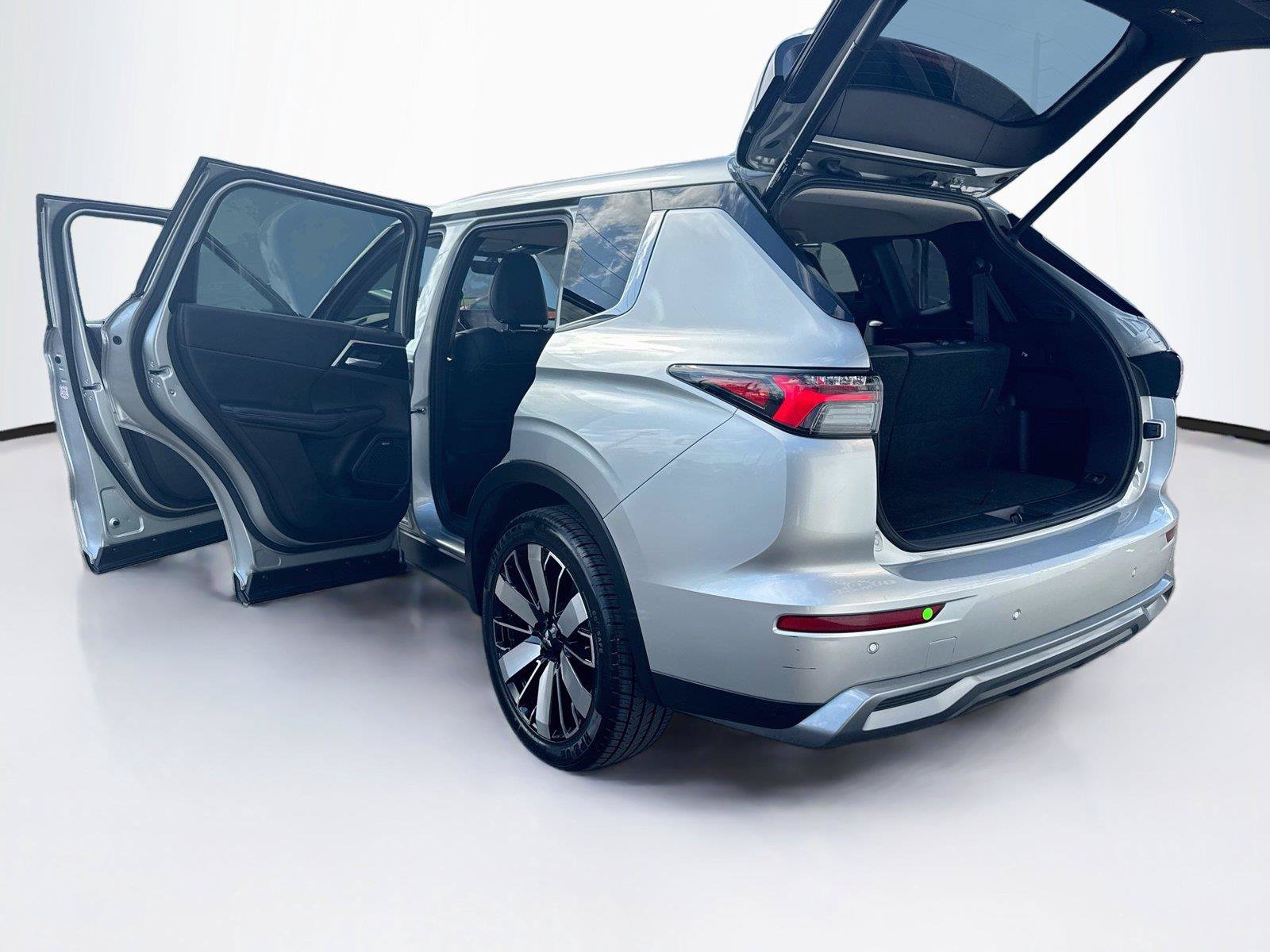 Used 2025 Mitsubishi Outlander SE AWD/4WD image 42