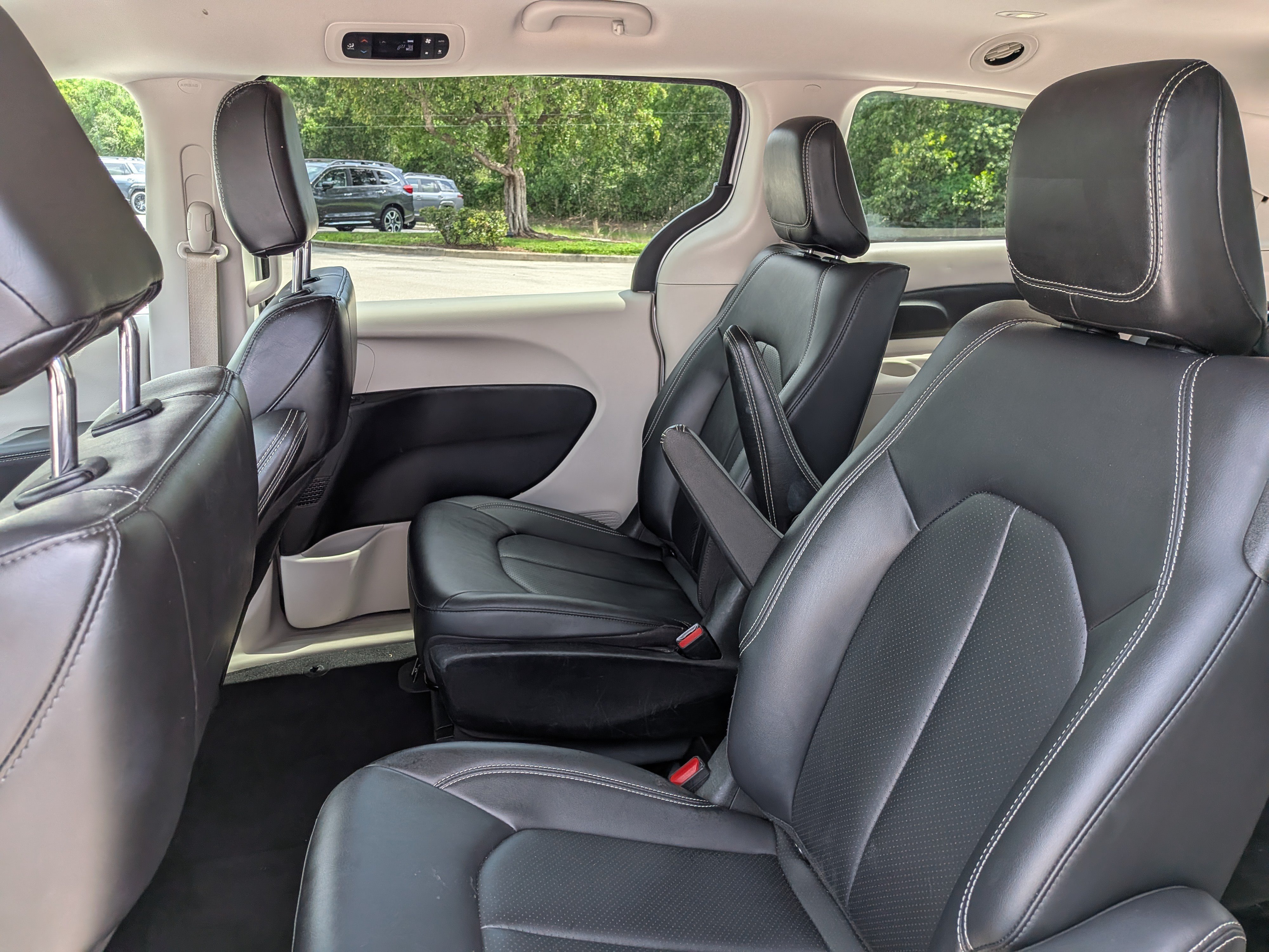 Used 2024 Chrysler Pacifica Limited FWD image 15