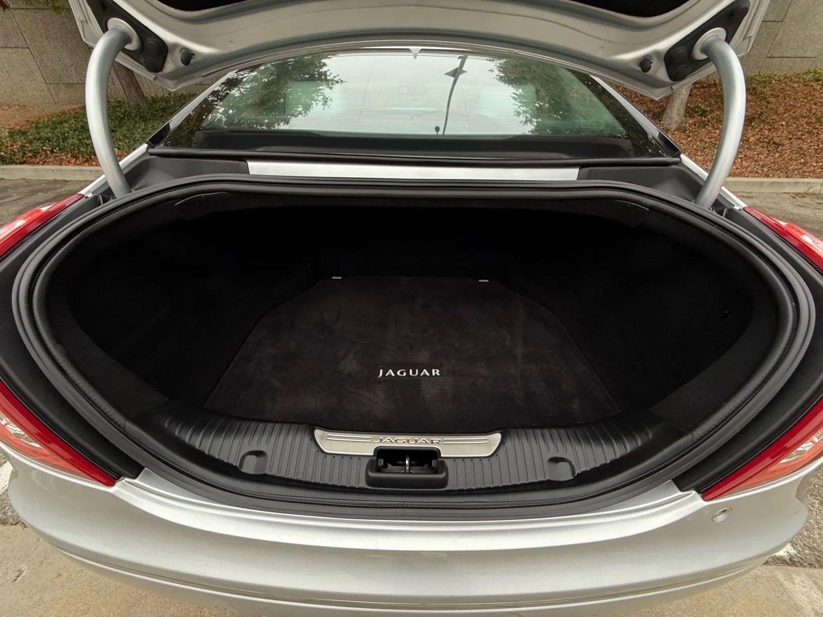 Used 2014 Jaguar XJ L Portfolio image 56