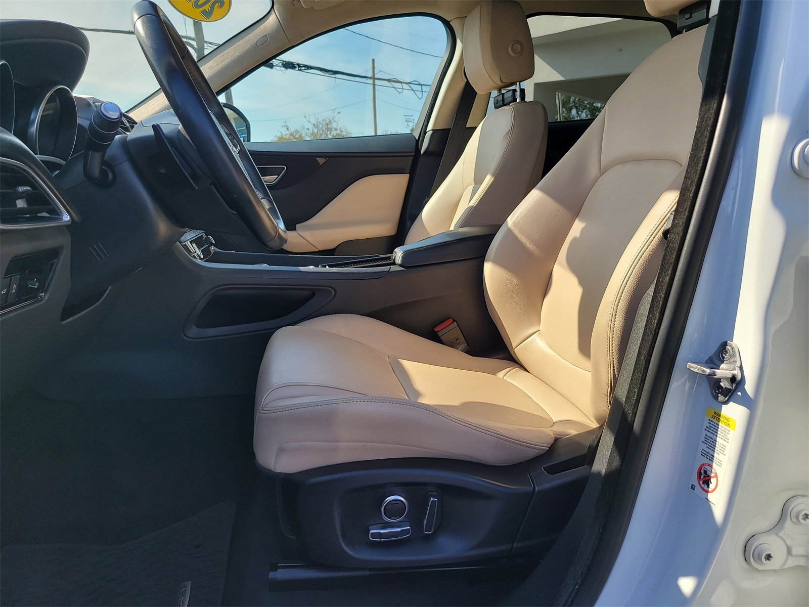 Used 2020 Jaguar F-PACE Premium image 18