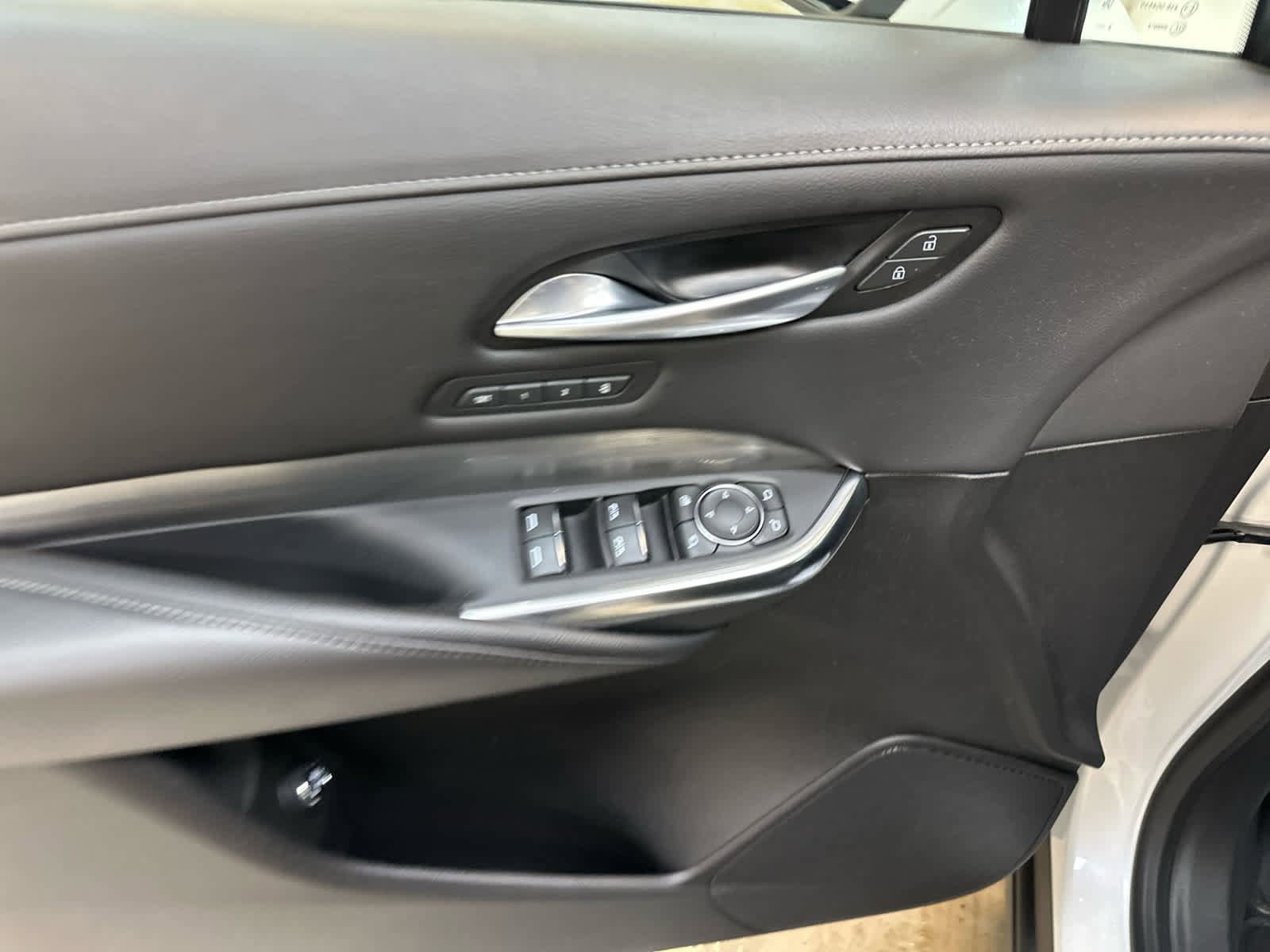 Used 2024 Cadillac XT4 Premium Luxury image 26