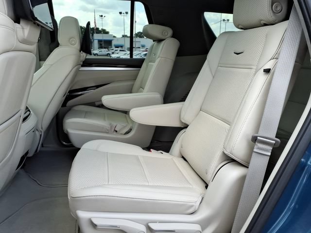 New 2026 Cadillac Escalade Platinum Luxury w/ LPO, Radiant Package AWD/4WD image 7