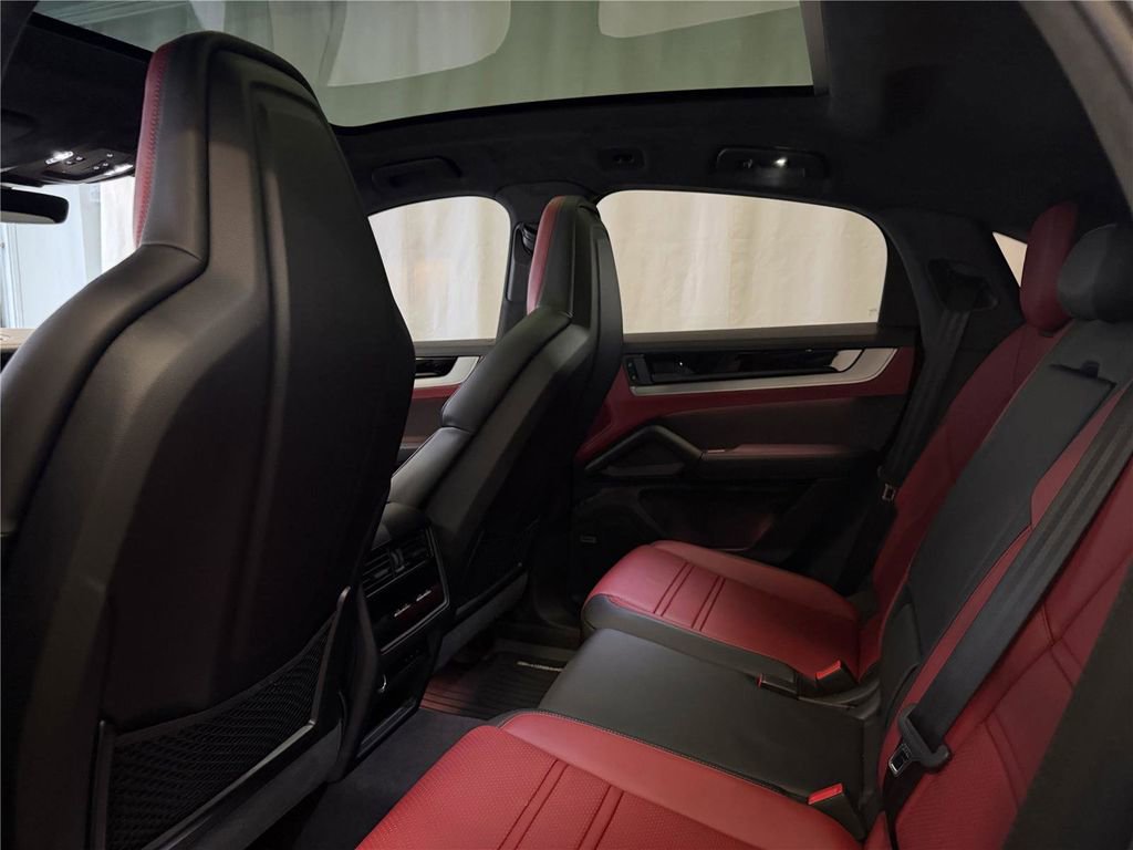 Certified 2025 Porsche Cayenne GTS AWD/4WD image 23