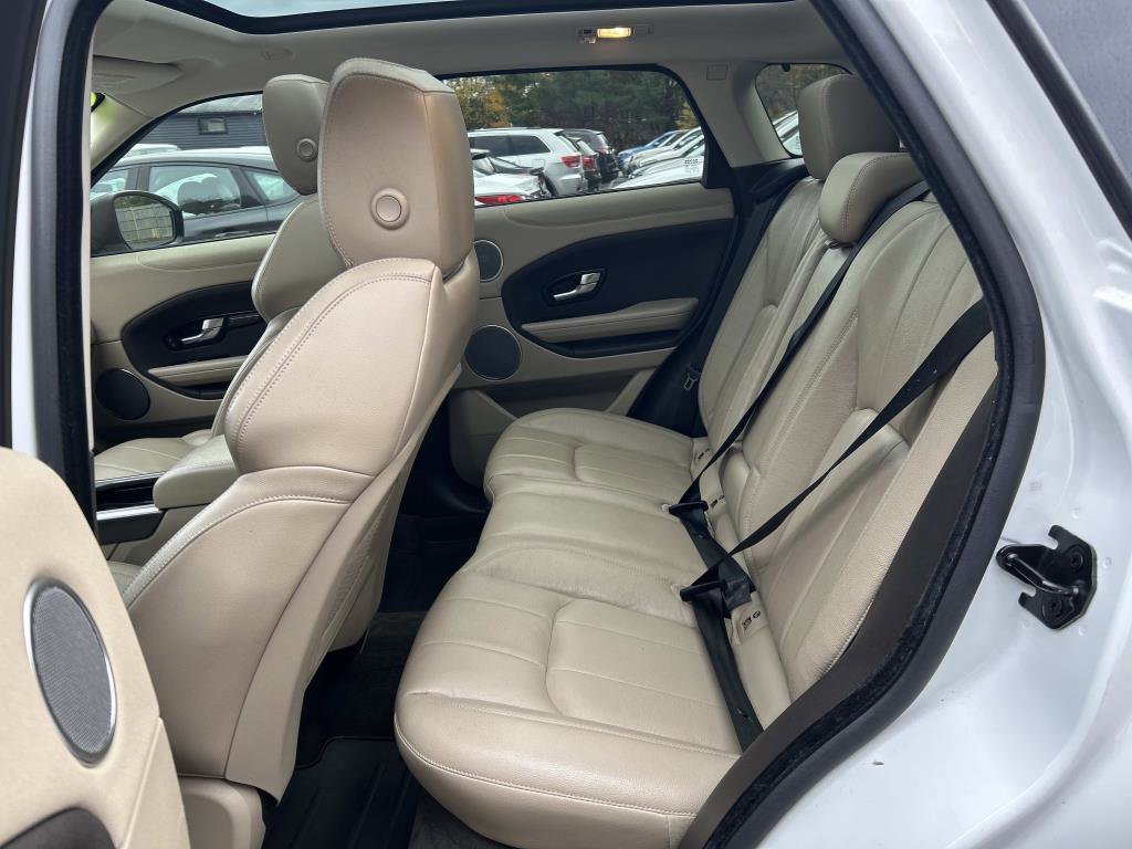 Used 2019 Land Rover Range Rover Evoque SE Premium image 12