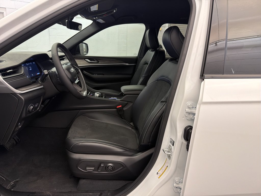 New 2026 Jeep Grand Cherokee Altitude RWD image 15