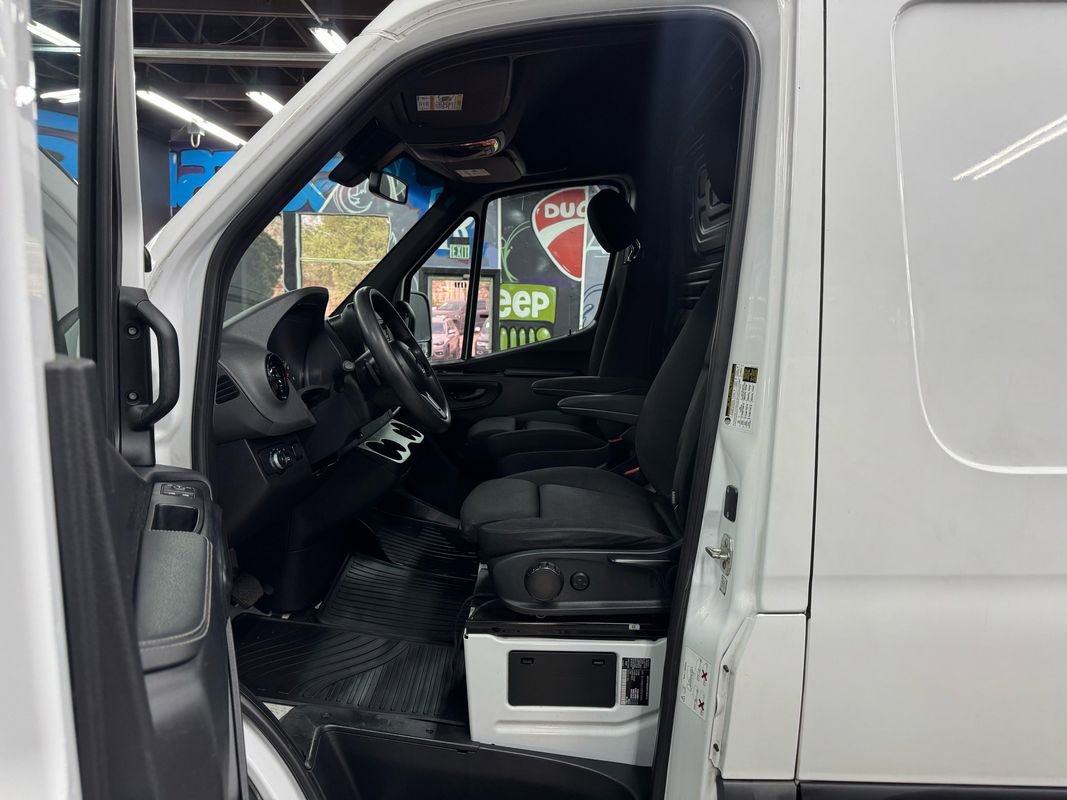 Used 2021 Mercedes-Benz Sprinter 2500 image 10