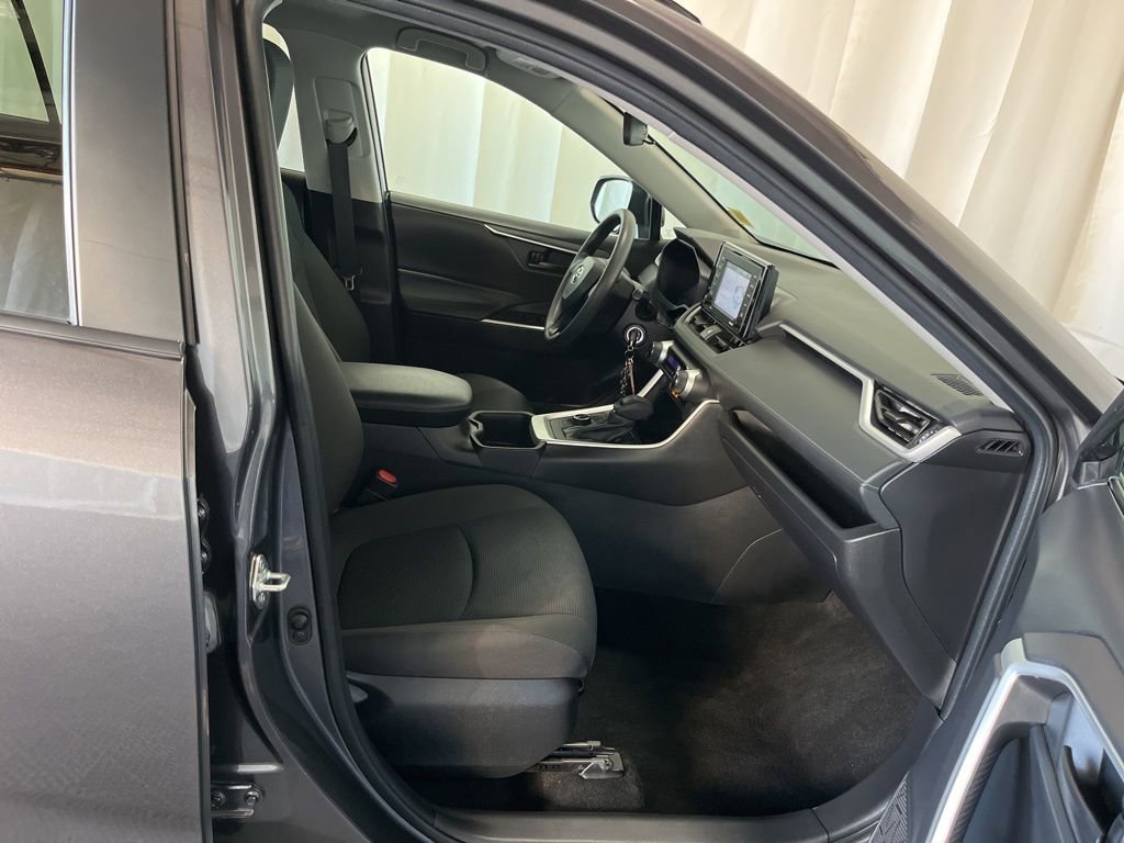 Used 2022 Toyota RAV4 LE AWD/4WD image 20