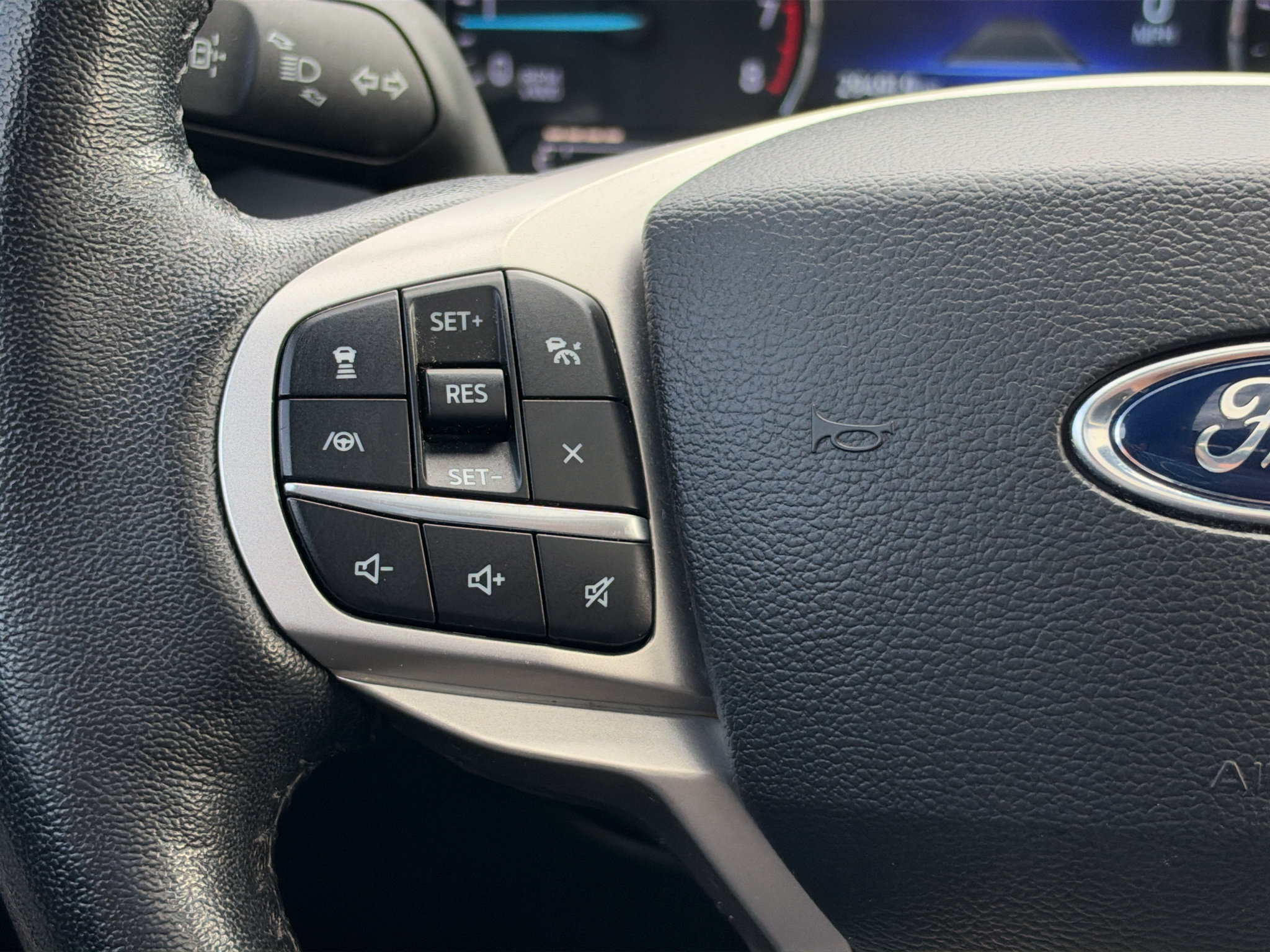 Used 2022 Ford Explorer Limited w/ Limited Technology Package AWD/4WD image 32