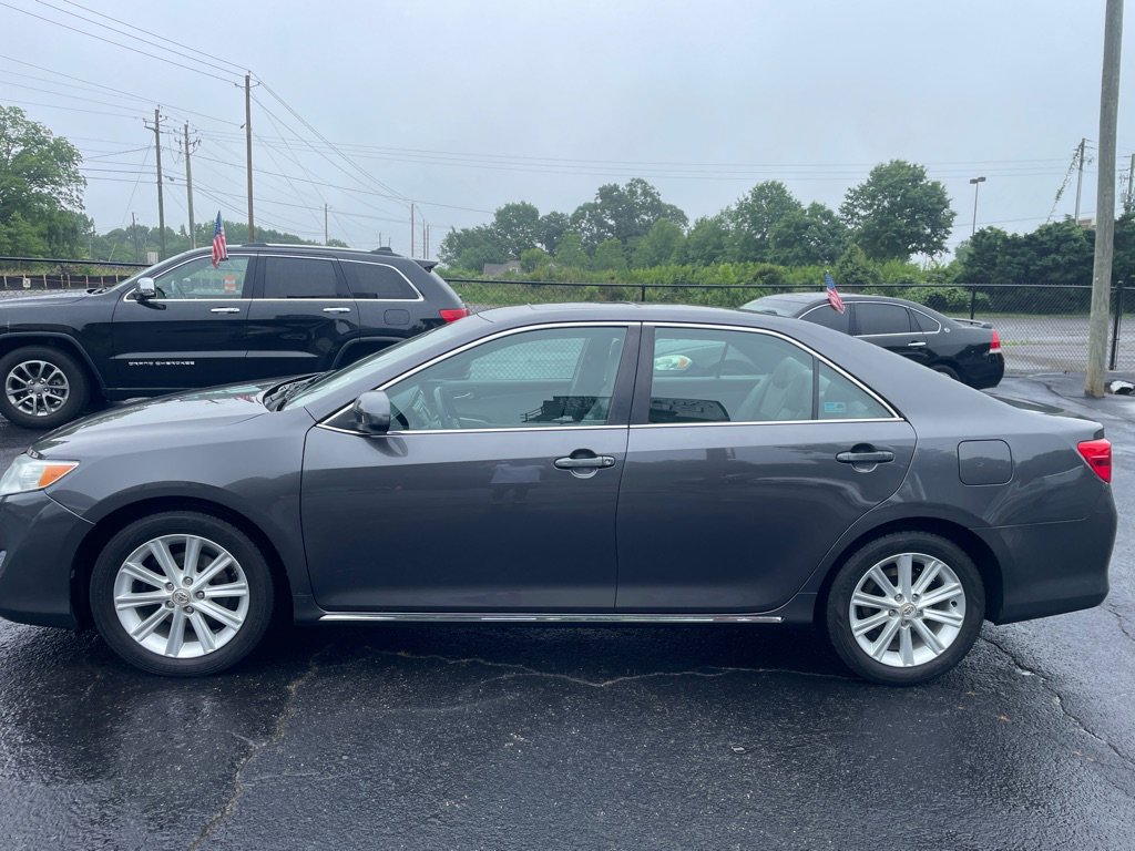 Used 2012 Toyota Camry XLE w/ Leather Pkg FWD image 3