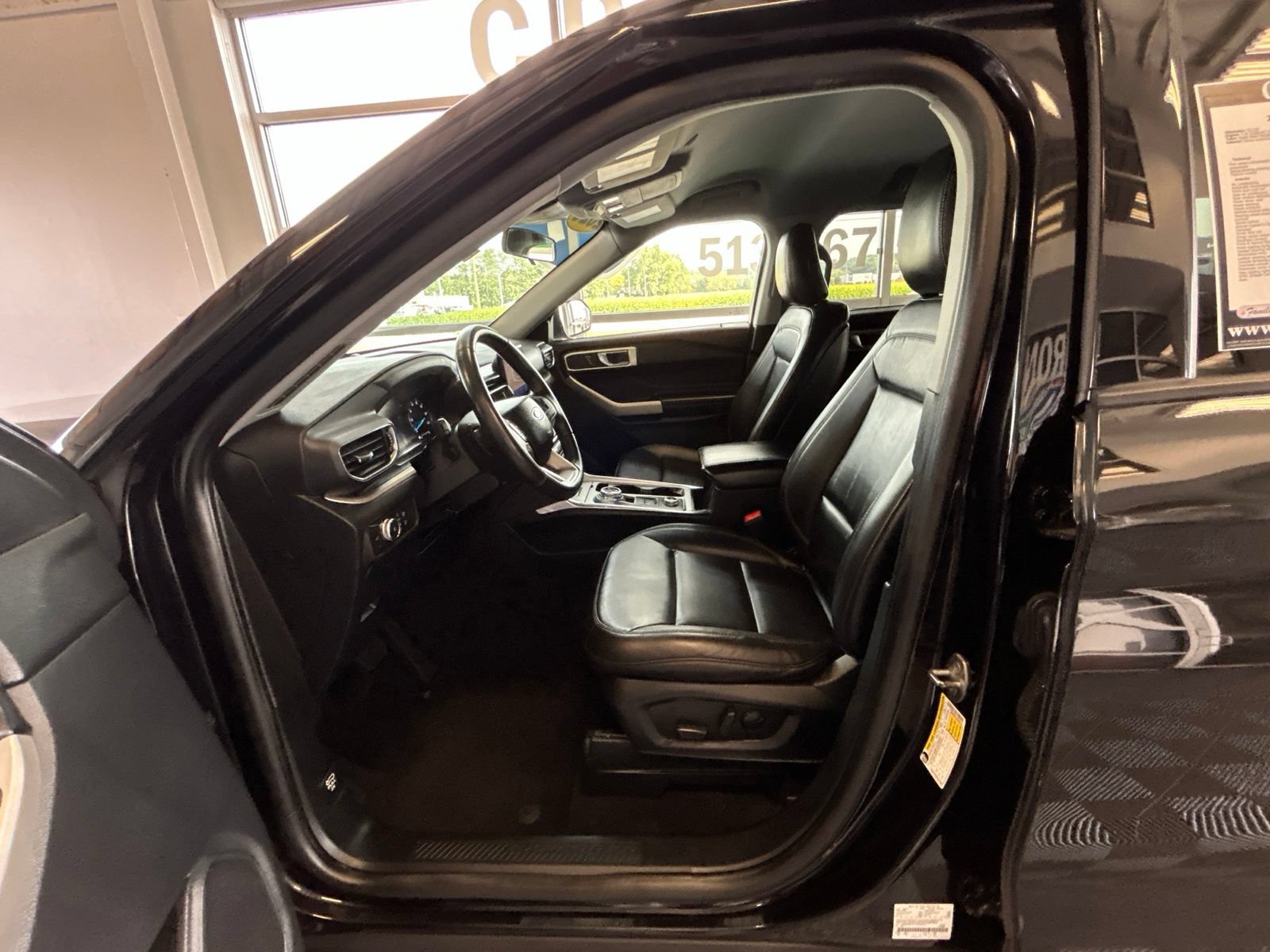 Used 2020 Ford Explorer XLT w/ Equipment Group 202A AWD/4WD image 18