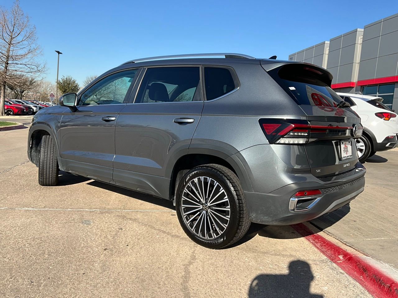 Used 2025 Volkswagen Taos SE image 8