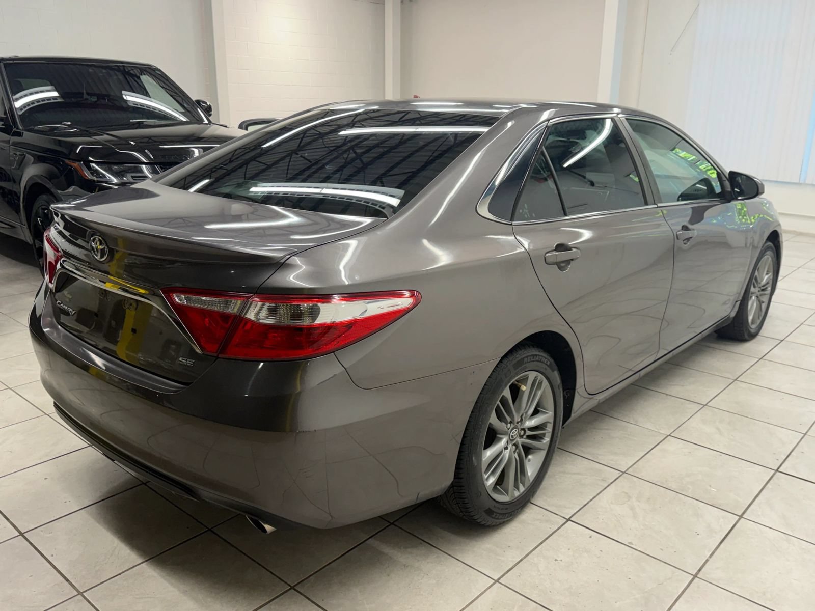 Used 2016 Toyota Camry SE FWD image 9