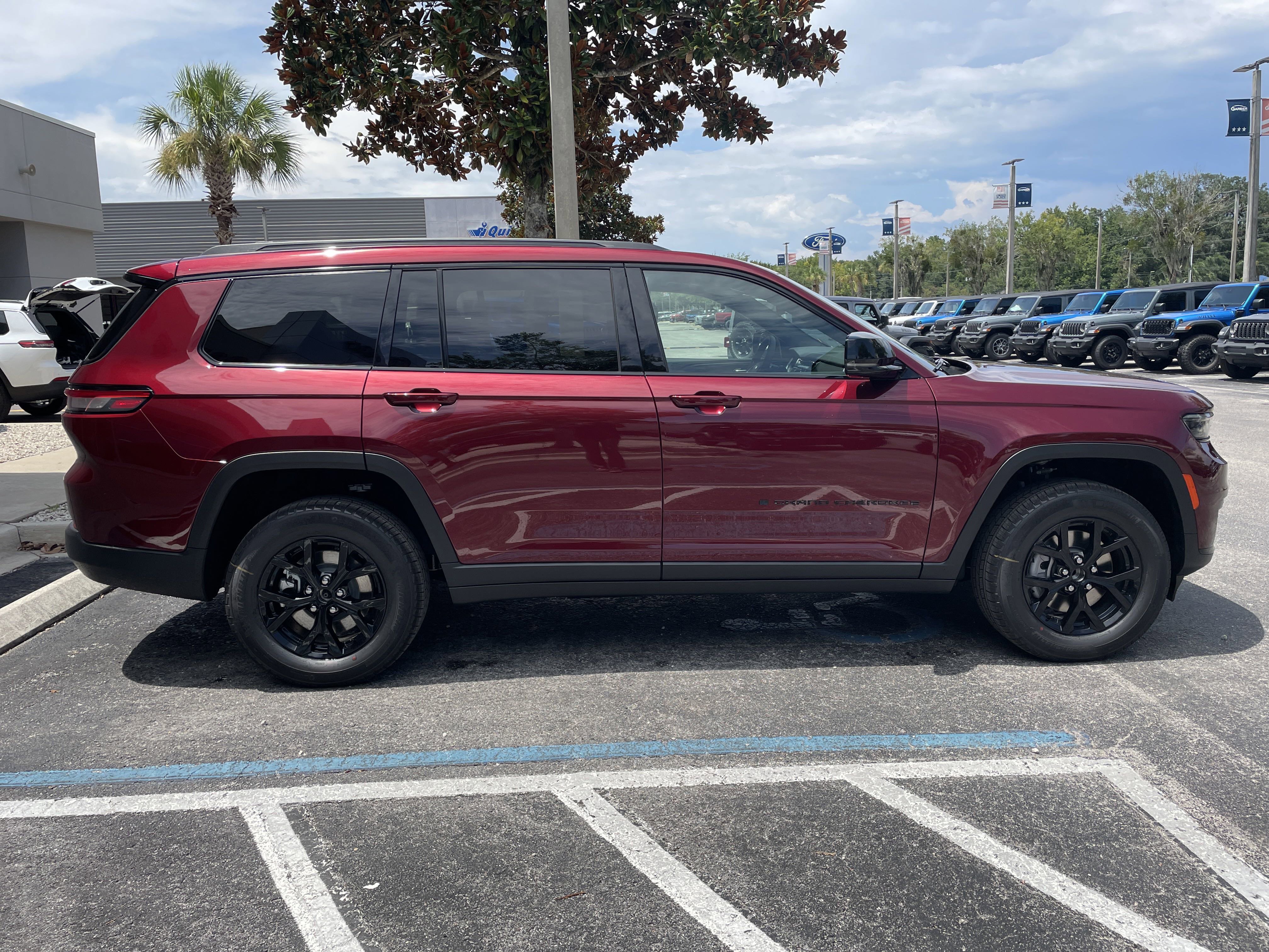 New 2025 Jeep Grand Cherokee L Altitude image 8