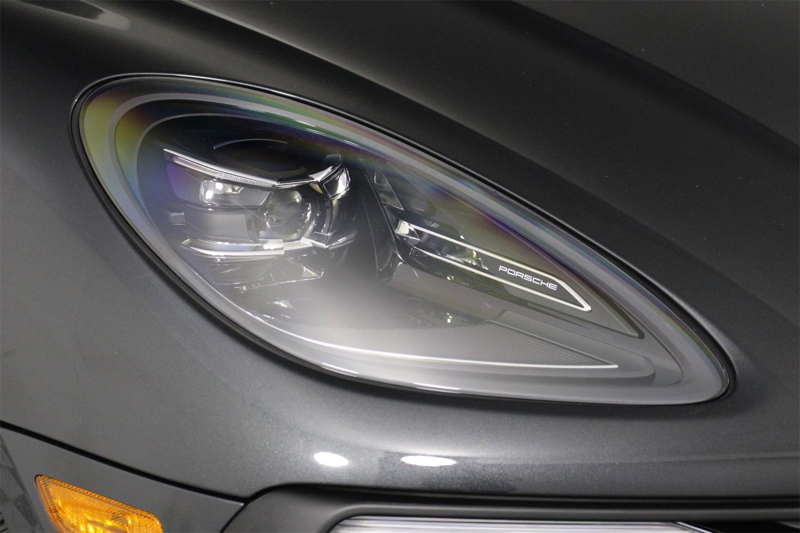 Used 2025 Porsche Macan image 28