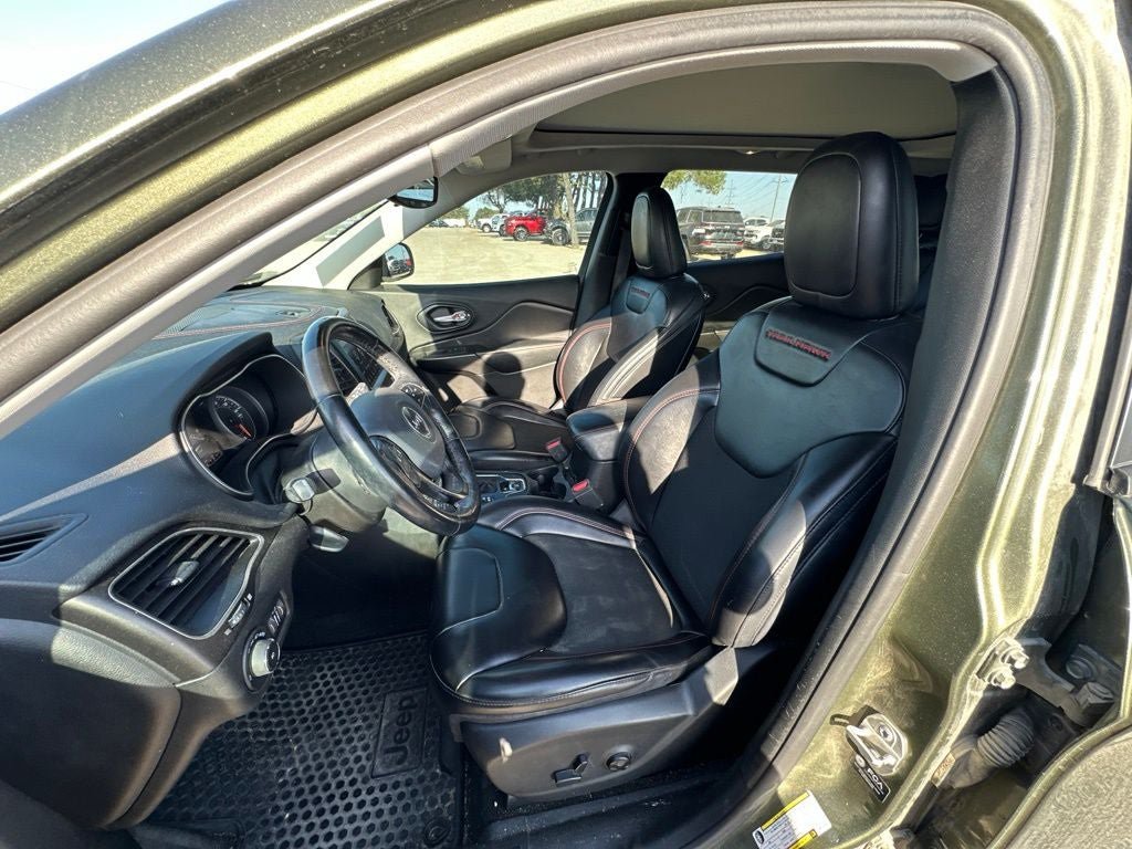 Used 2021 Jeep Cherokee Trailhawk w/ Sun, Sound & Nav Group AWD/4WD image 10