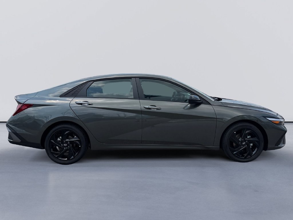 New 2026 Hyundai Elantra SEL Sport FWD image 2