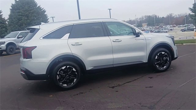 New 2026 Kia Sorento S image 3