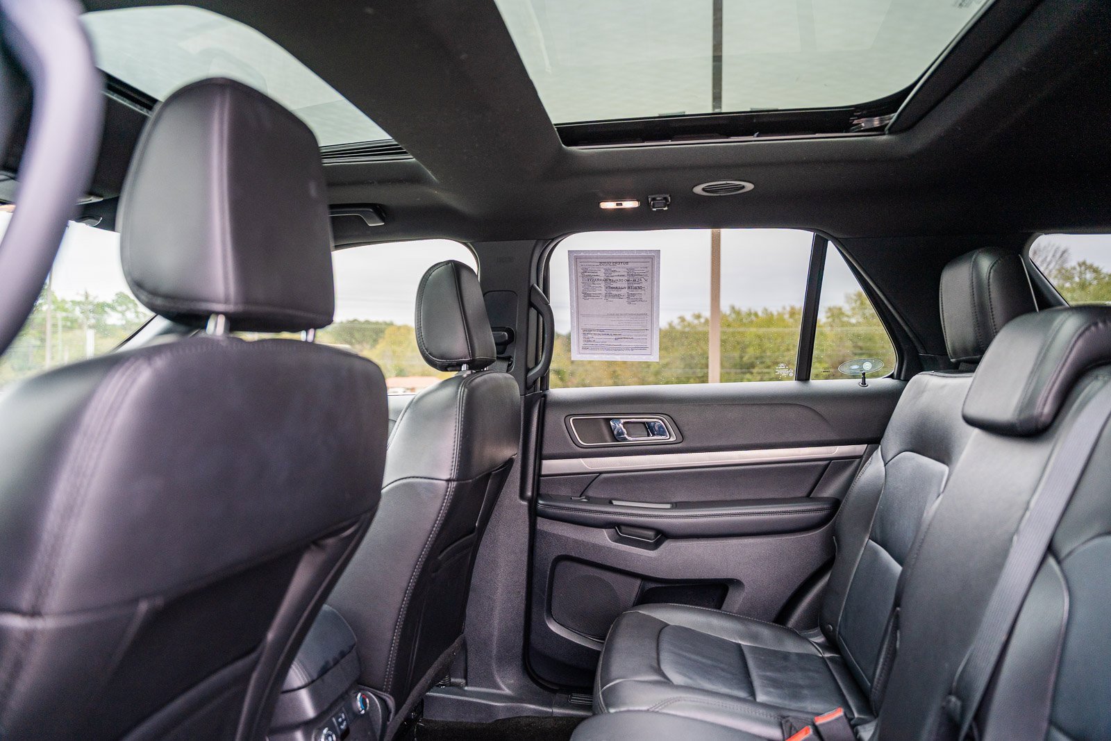 Certified 2018 Ford Explorer XLT w/ Equipment Group 202A image 17