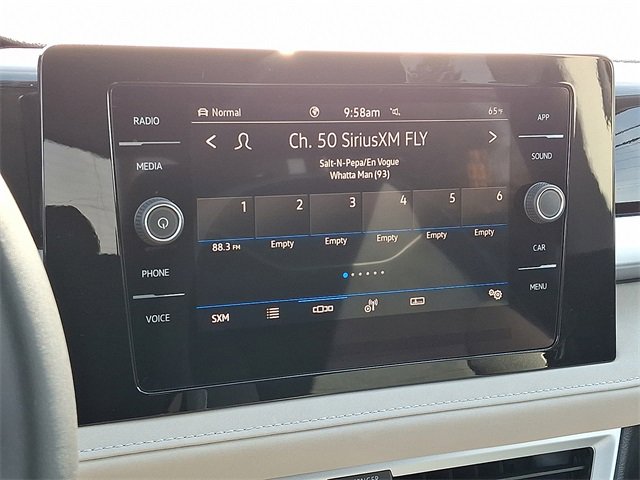 New 2025 Volkswagen Taos SE image 3